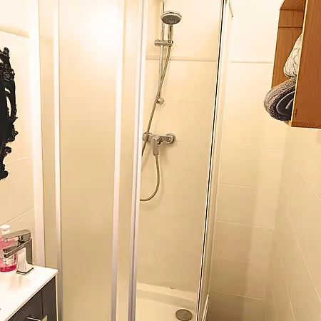 C Gare Saint-jean Apartment